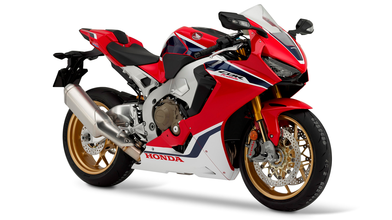 Prueba Honda Civic Type T vs CBR1000RR SP