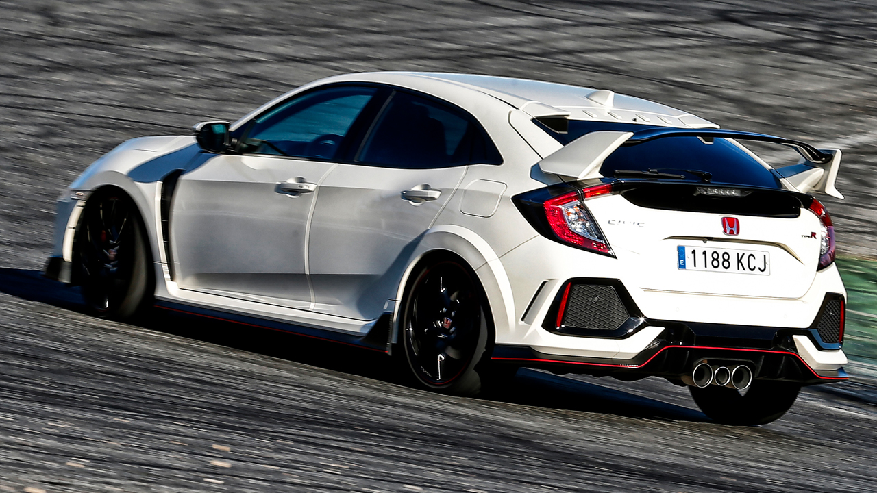 Prueba Honda Civic Type T vs CBR1000RR SP