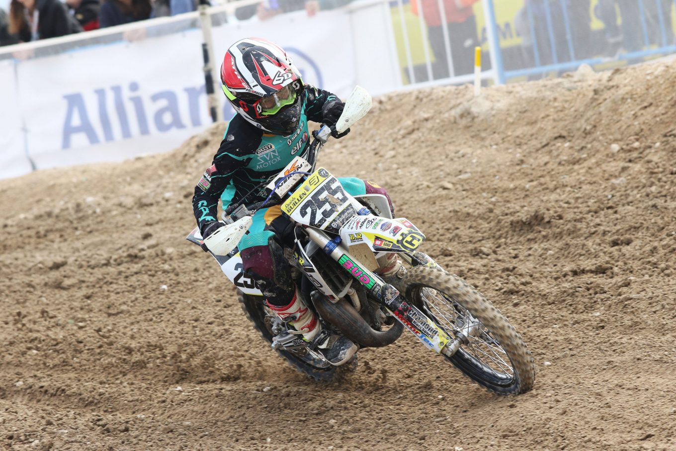 Dominio de Larrañaga y Butrón en la primera cita del Nacional de Motocross