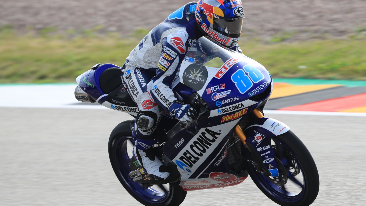 Romano Fenati vuelve del ostracismo para hacerse con casi todos los récords de Moto3