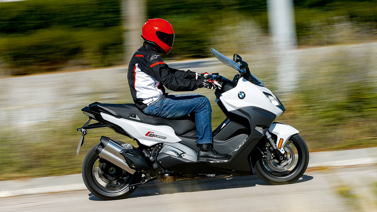 Comparativa Megascooter, BMW C 650 Sport vs Honda X-ADV vs KYMCO AK 550 vs Yamaha TMAX SX