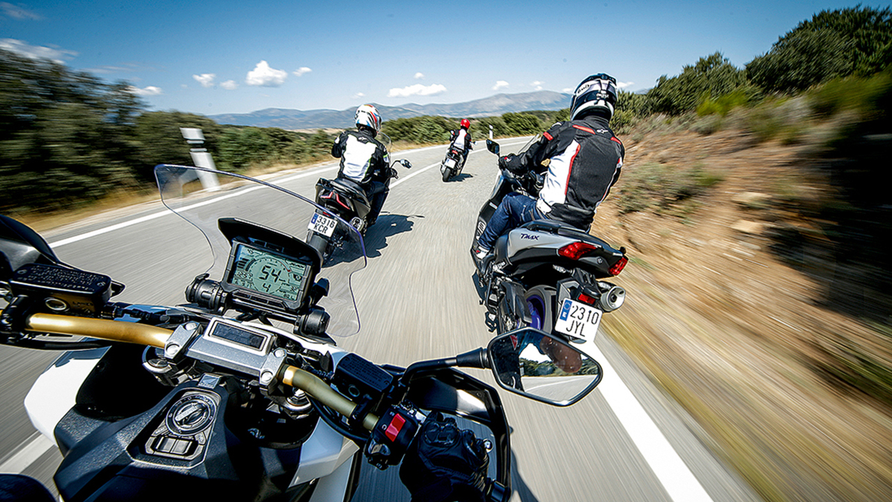 Comparativa Megascooter, BMW C 650 Sport vs Honda X-ADV vs KYMCO AK 550 vs Yamaha TMAX SX
