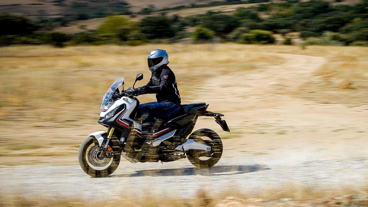 Comparativa Megascooter, BMW C 650 Sport vs Honda X-ADV vs KYMCO AK 550 vs Yamaha TMAX SX