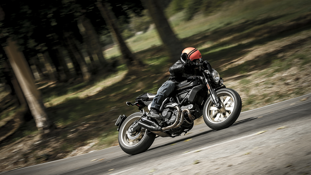 Comparativa Cafe Racer, Ducati Scrambler Café Racer vs Moto Guzzi V7 III Racer vs Triumph Street Cup
