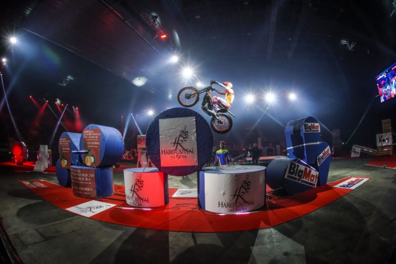 Toni Bou reina en el X-Trial de Bilbao y recupera el liderato