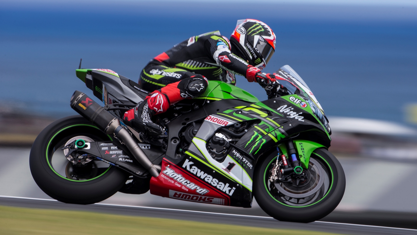 Álvaro Bautista supera por 14 milésimas a Jonathan Rea en los libres de Australia