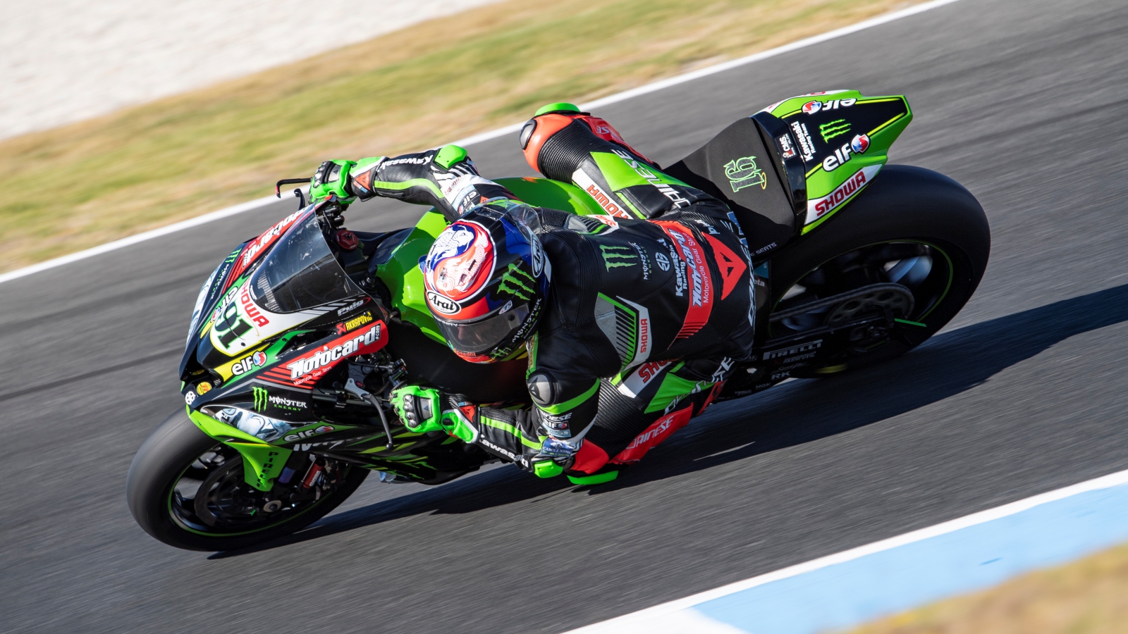 Álvaro Bautista culmina el hat-trick en Australia con otra paliza sobre Jonathan Rea