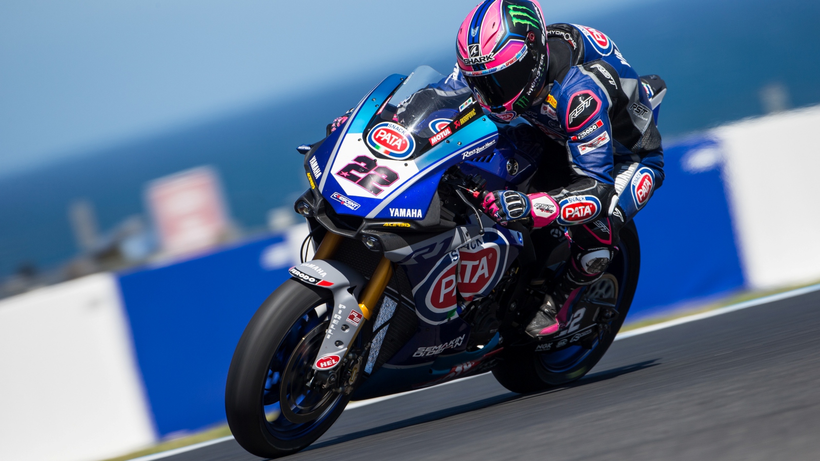 Álvaro Bautista culmina el hat-trick en Australia con otra paliza sobre Jonathan Rea