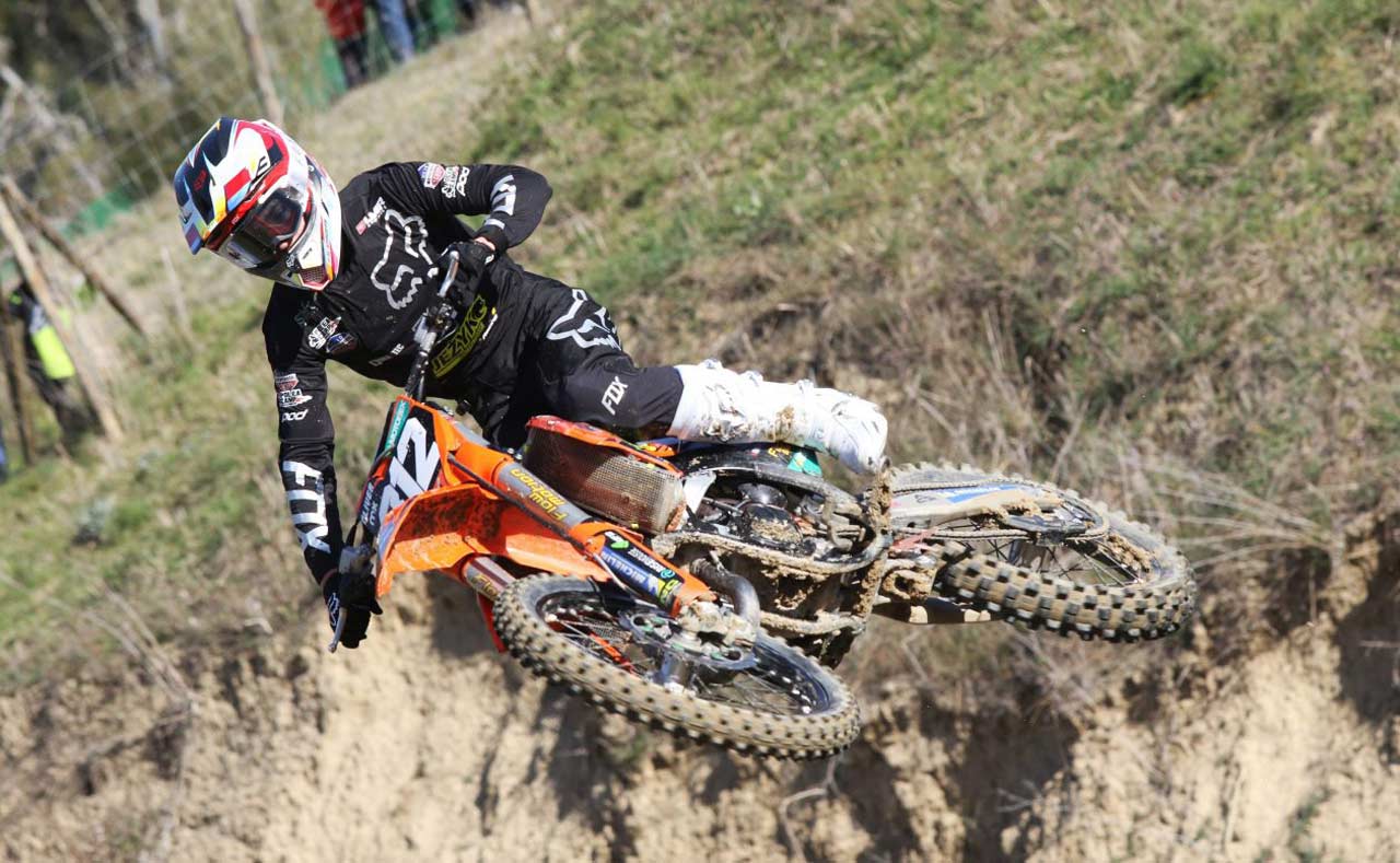 Ander Valentin e Iker Larrañaga se imponen en el Motocross de Talavera