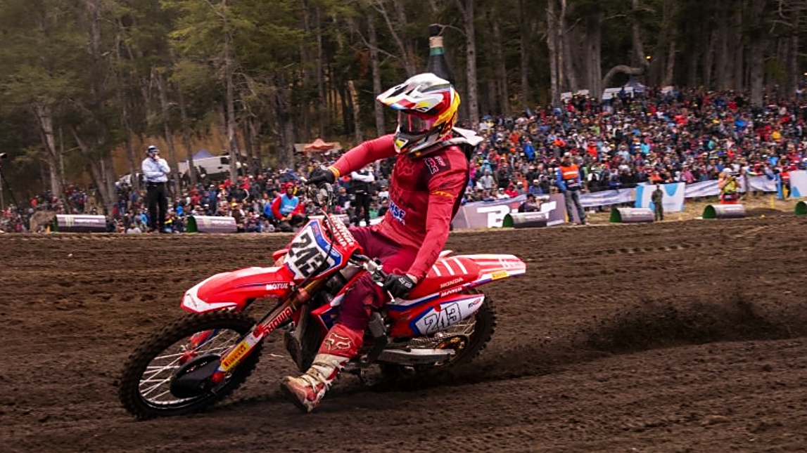 Tony Cairoli logra el doblete en MXGP en Argentina con una maniobra para el recuerdo