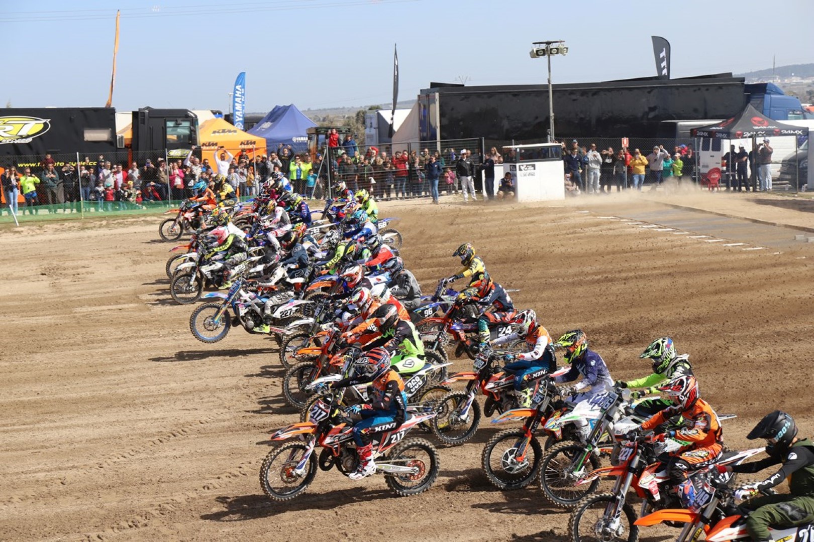 Carlos Campano y Simeó Ubach arrasan en el Motocross de Malpartida