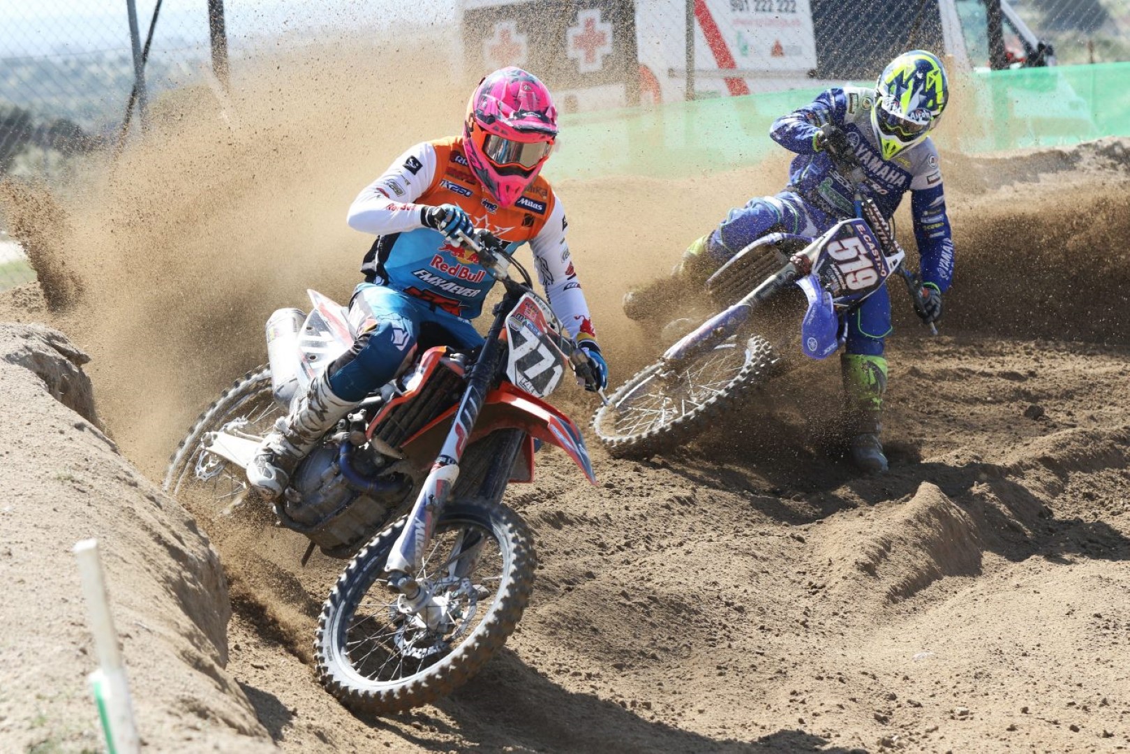 Carlos Campano y Simeó Ubach arrasan en el Motocross de Malpartida