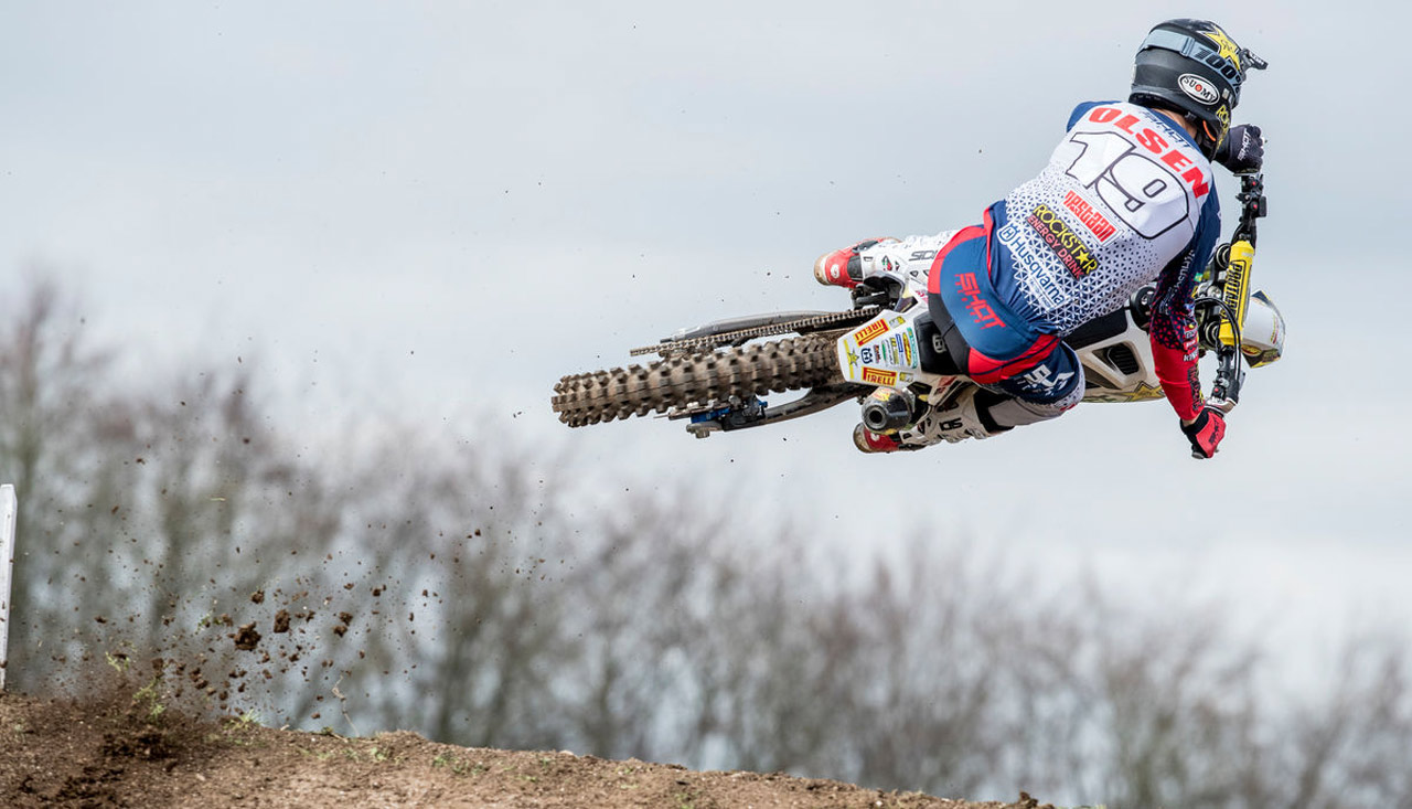 Tony Cairoli y Thomas Kjer Olsen se impone en el MXGP de Matterley Basin