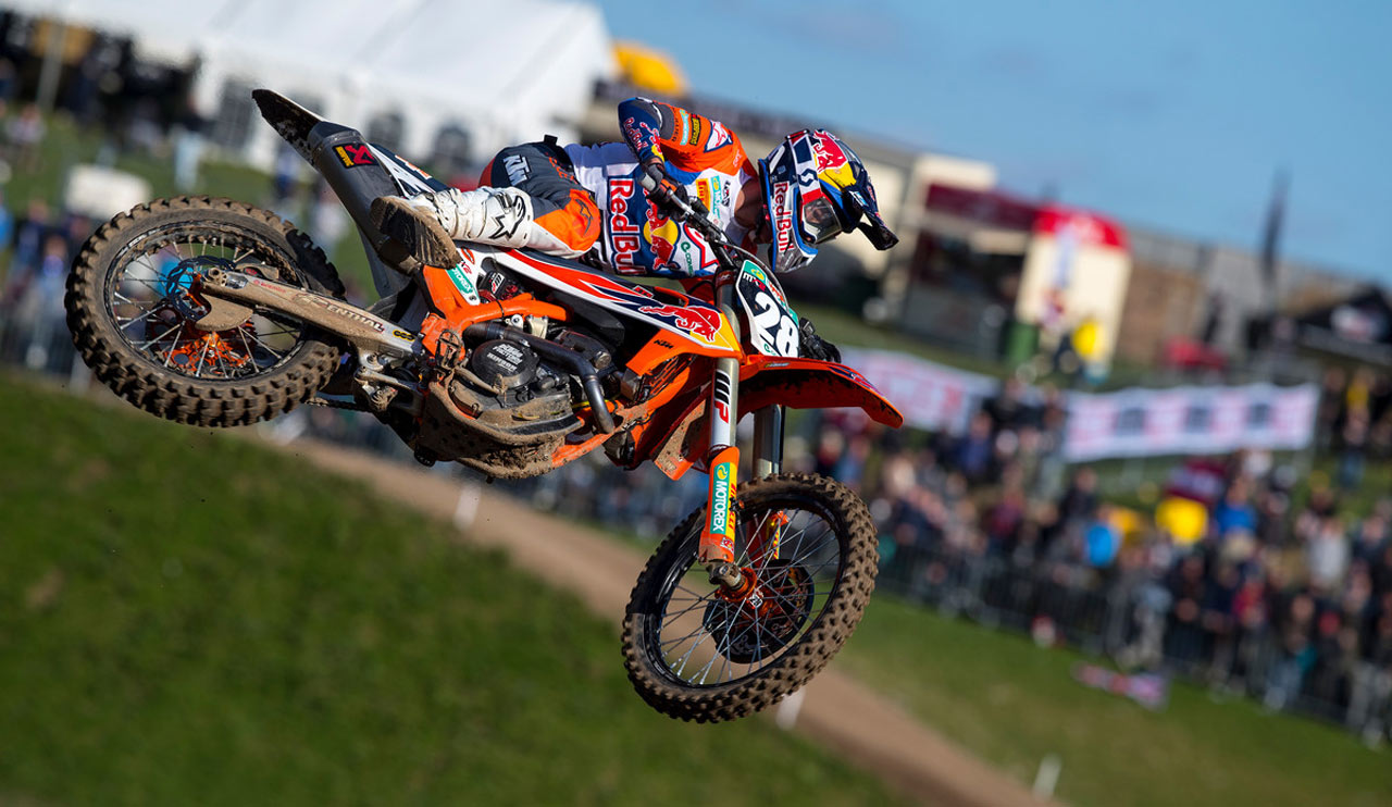 Tony Cairoli y Thomas Kjer Olsen se impone en el MXGP de Matterley Basin