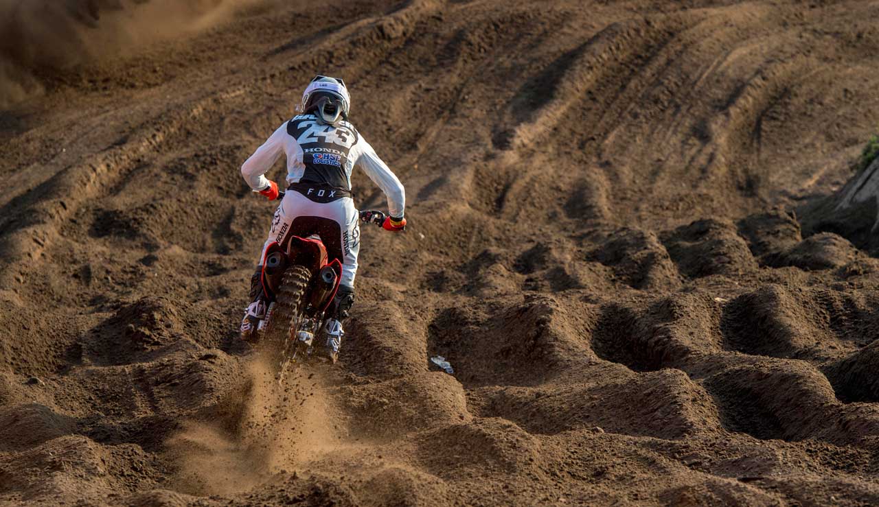 Dominio de Tony Cairoli y Jorge Prado en el MXGP de Valkenswaard