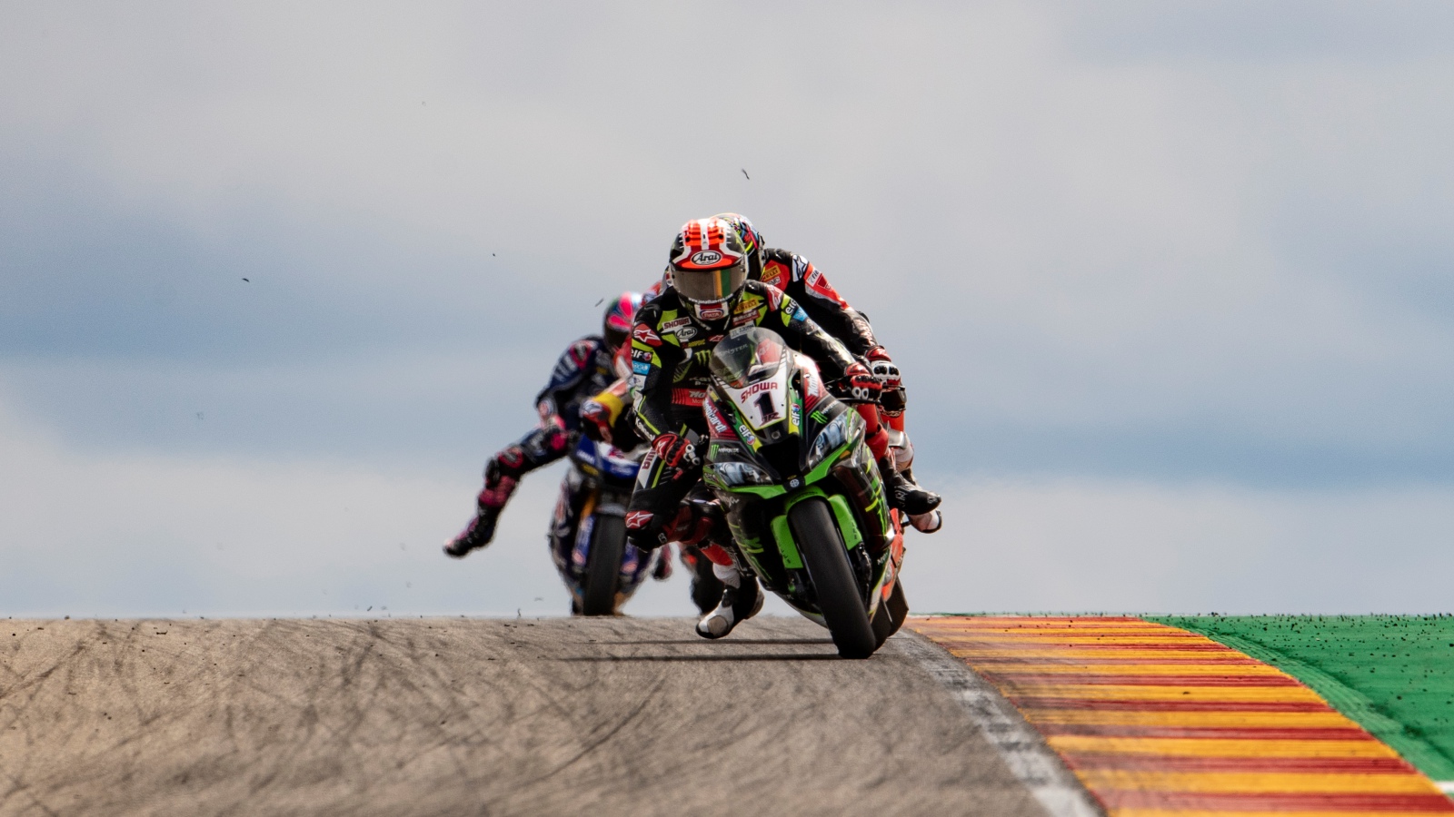 Álvaro Bautista se pasea en la carrera Superpole de Aragón y ya suma ocho seguidas