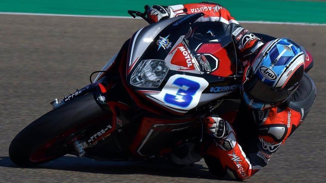 Randy Krummenacher bate a Raffaele De Rosa en Aragón y es líder de Supersport
