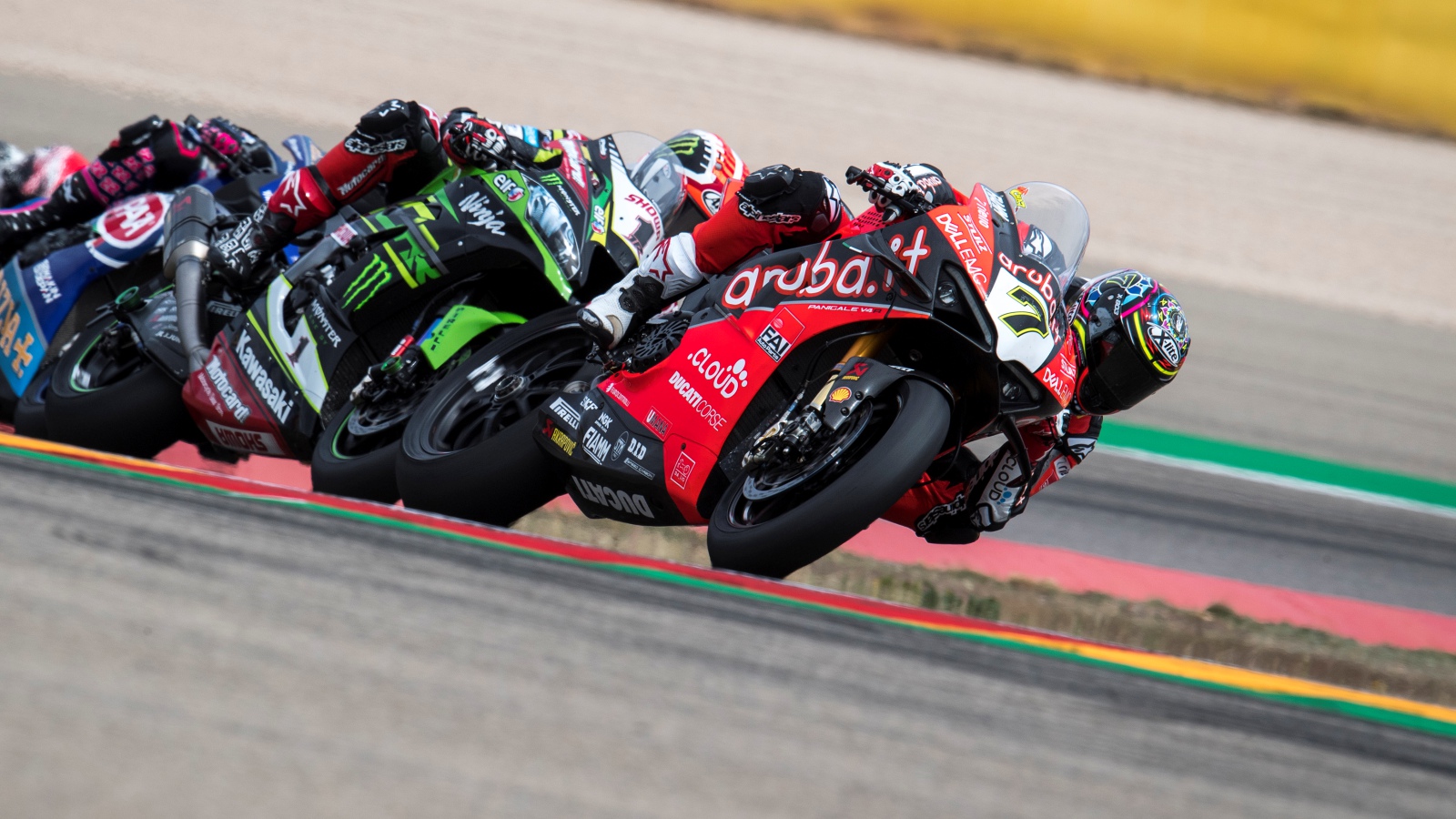 Álvaro Bautista completa el triplete en Motorland e iguala el mejor inicio de la historia