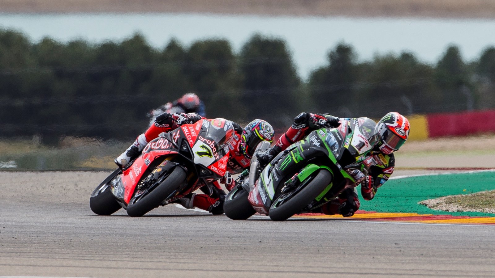 Álvaro Bautista completa el triplete en Motorland e iguala el mejor inicio de la historia