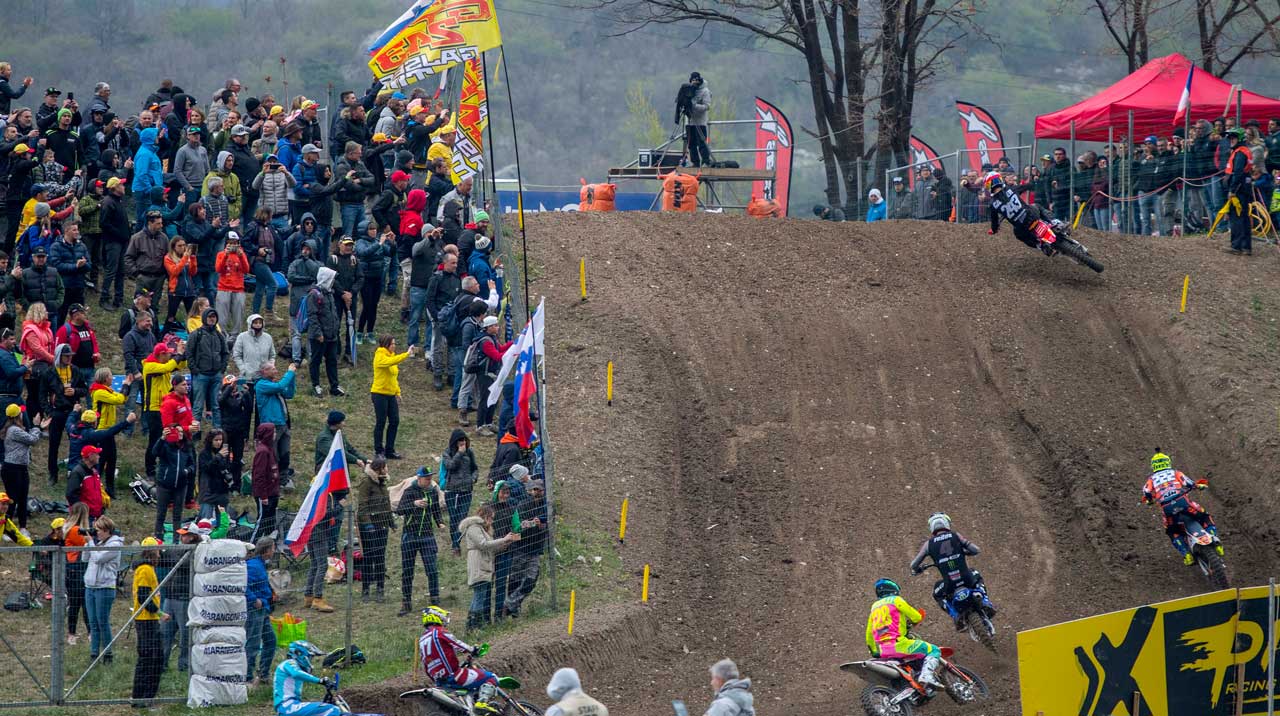 Emocionante victoria de Tim Gajser sobre Tony Cairoli en el MXGP de Trentino