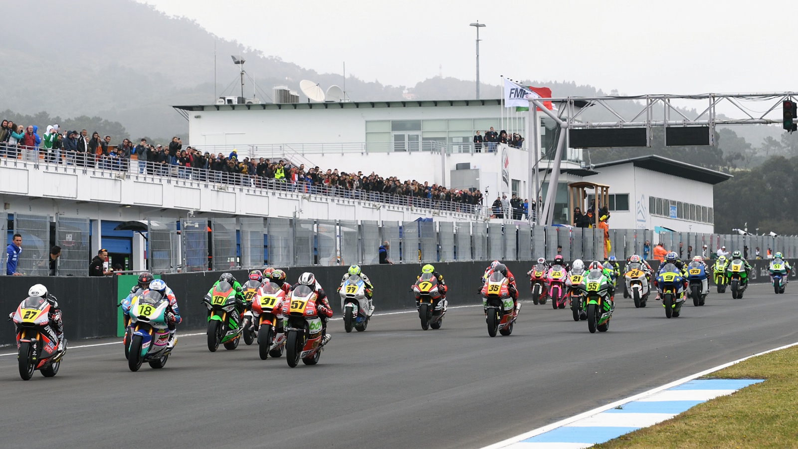 Niki Tuuli y Alessandro Zaccone se reparten las victorias de Moto2 en Estoril