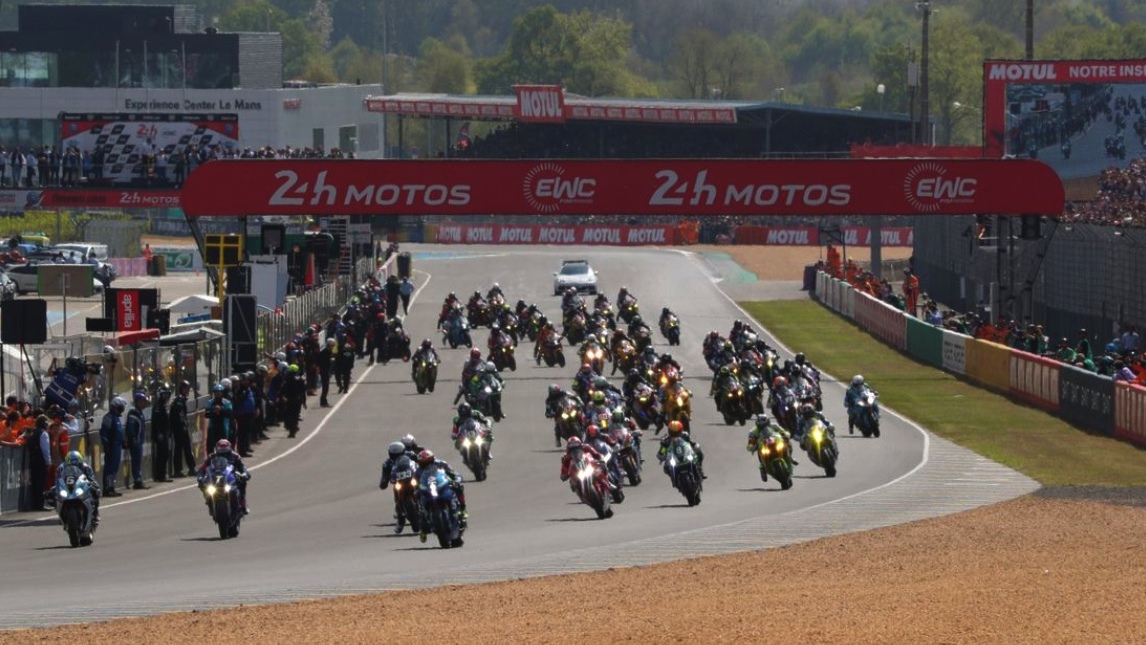 El SRC Kawasaki de David Checa gana las 24 horas de Le Mans en un final de infarto 