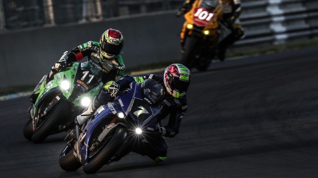 El SRC Kawasaki de David Checa gana las 24 horas de Le Mans en un final de infarto 