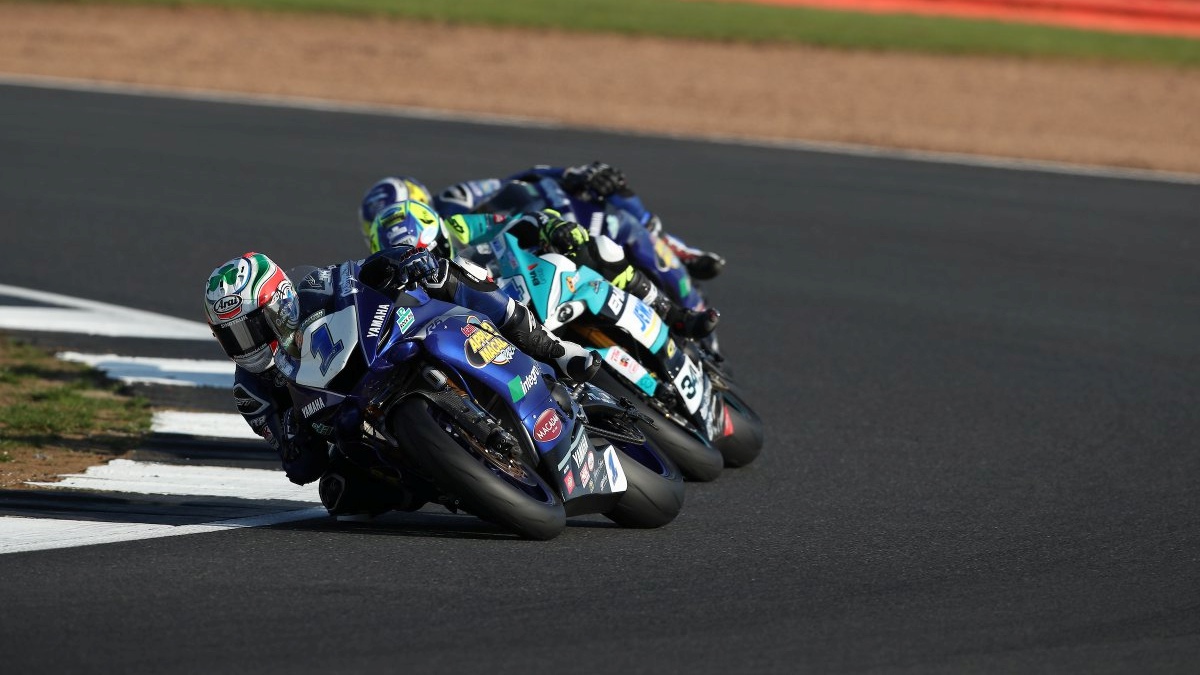 NoTodoMotoGP: Tarran MacKenzie brilla en el sólido debut de Xavi Forés en el BSB
