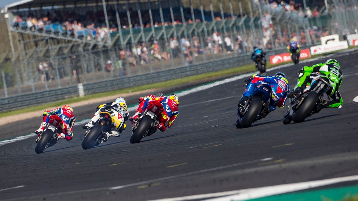 NoTodoMotoGP: Tarran MacKenzie brilla en el sólido debut de Xavi Forés en el BSB