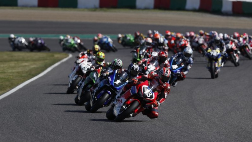 NoTodoMotoGP: Tarran MacKenzie brilla en el sólido debut de Xavi Forés en el BSB