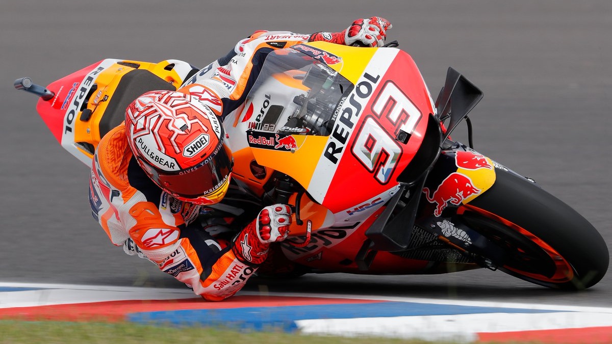 Danilo Petrucci sorprende y se cuela delante de Marc Márquez en los libres de Jerez