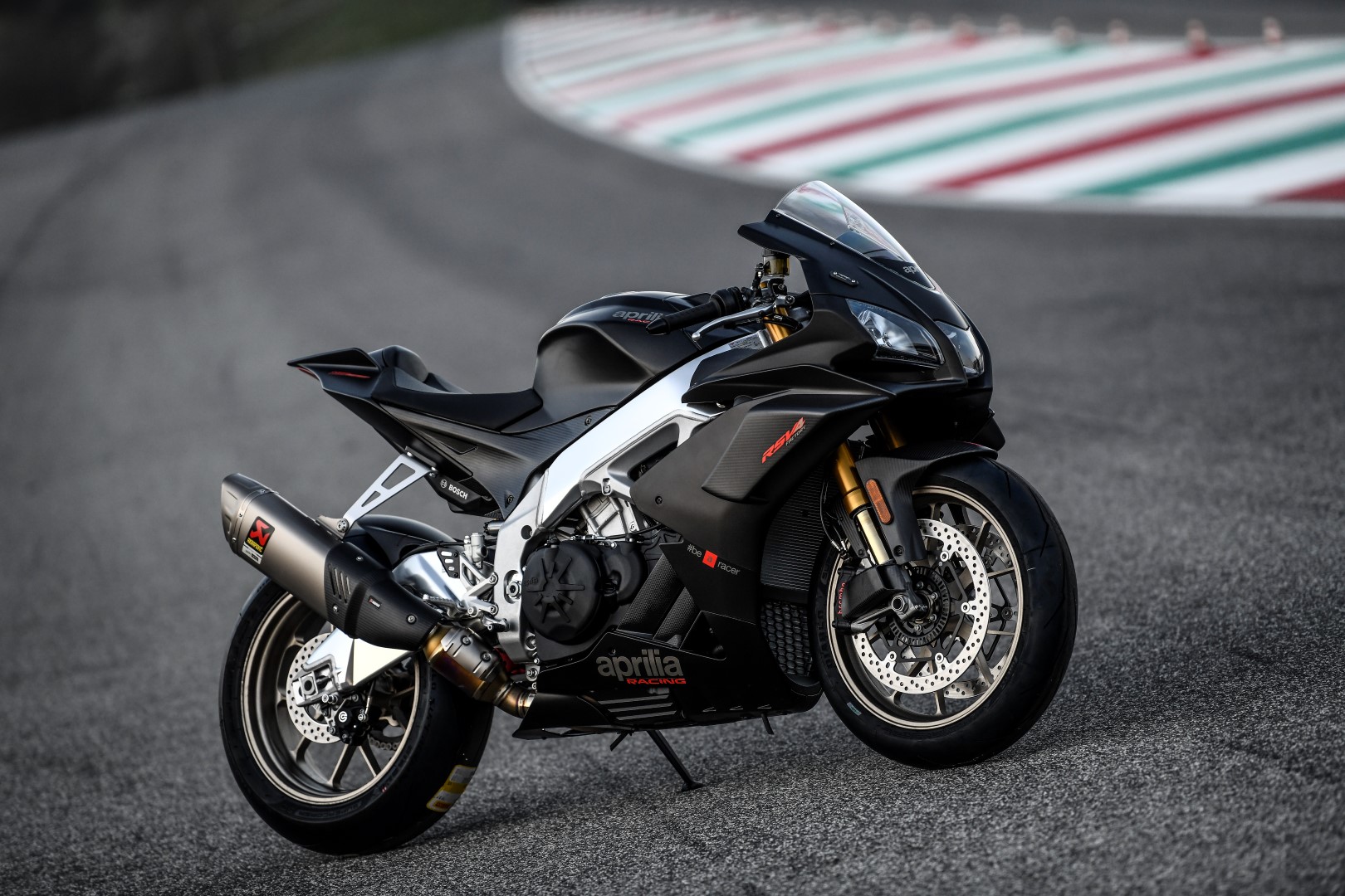 Aprilia RSV4 1100 Factory, prueba, ficha técnica y primeras impresiones