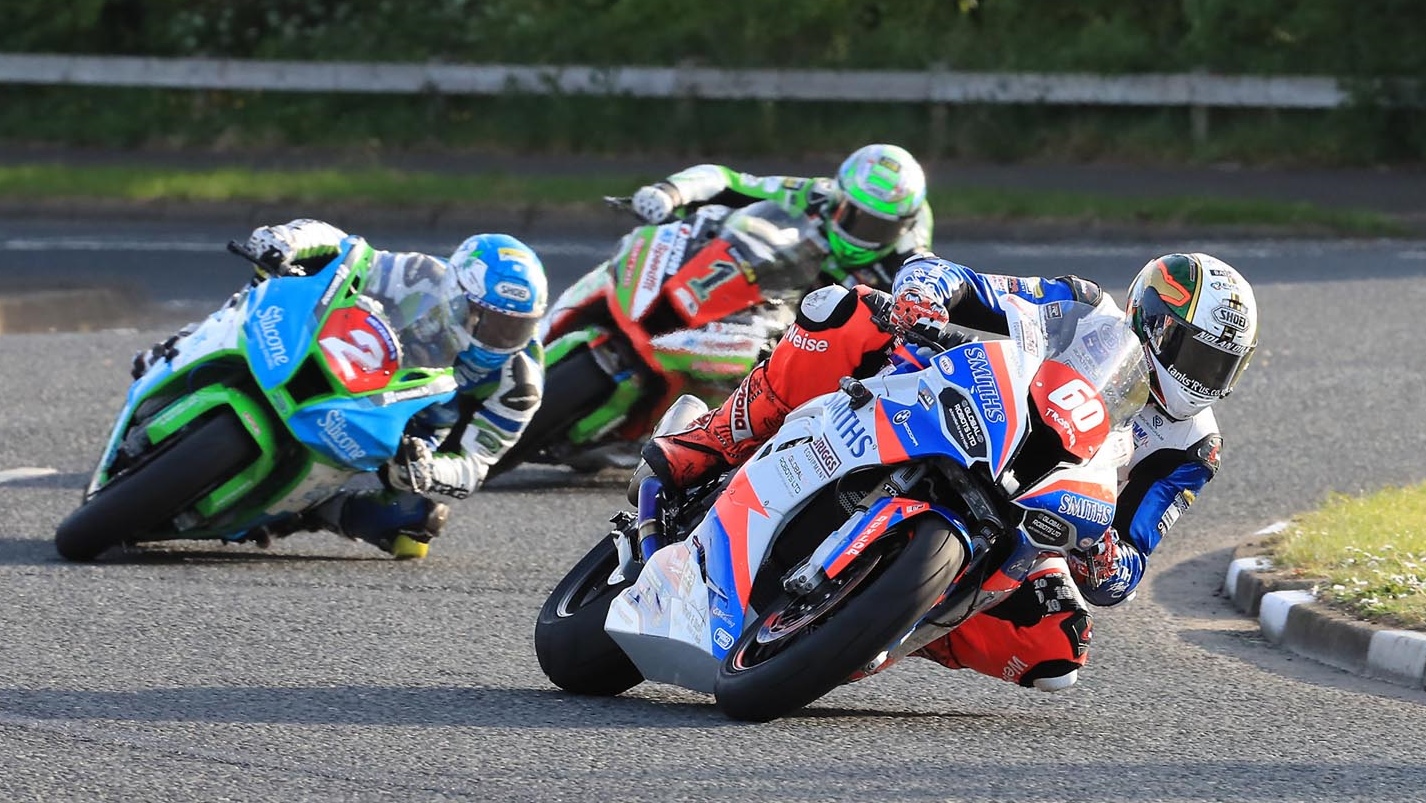 NW200: Lee Johnston sorprende, Peter Hickman machaca y Stefano Bonetti hace historia