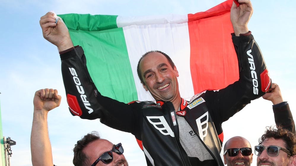 NW200: Lee Johnston sorprende, Peter Hickman machaca y Stefano Bonetti hace historia