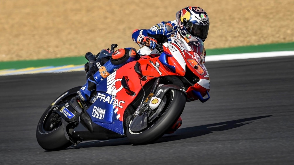 Marc Márquez hace la pole en Le Mans e iguala a Valentino Rossi en categoría reina