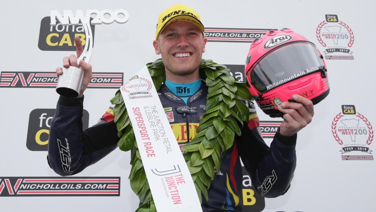 NW200: Davey Todd se estrena, Glenn Irwin gana en SBK y James Hillier se pasea