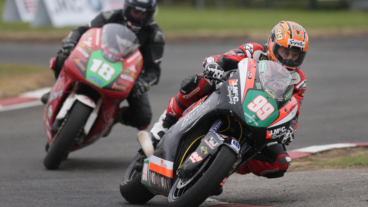 NW200: Davey Todd se estrena, Glenn Irwin gana en SBK y James Hillier se pasea