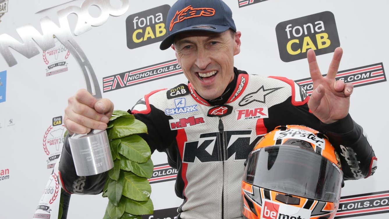 NW200: Davey Todd se estrena, Glenn Irwin gana en SBK y James Hillier se pasea