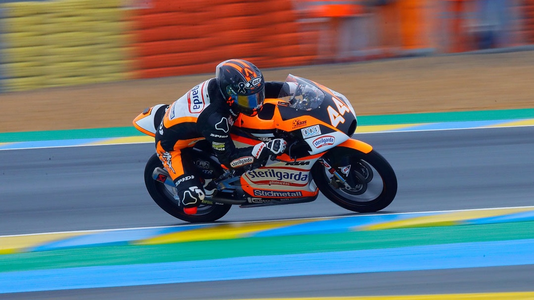 John McPhee bate a Lorenzo Dalla Porta en Le Mans y Arón Canet es más líder de Moto3