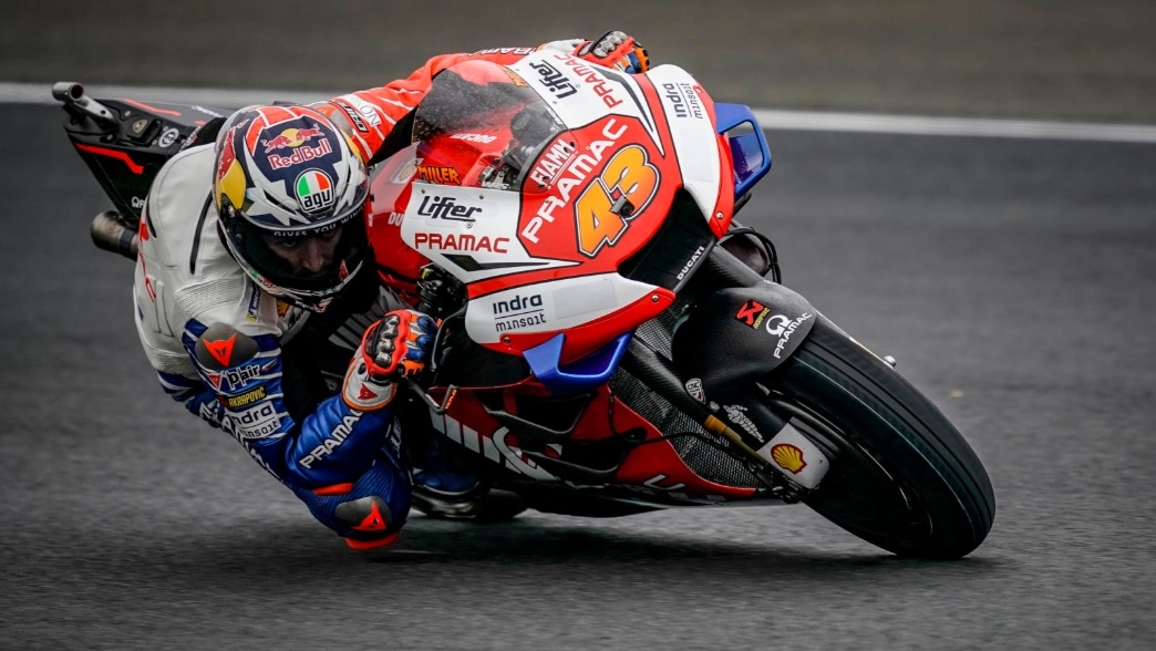 Marc Márquez gana ante las Ducati en Le Mans e iguala a Jorge Lorenzo en MotoGP