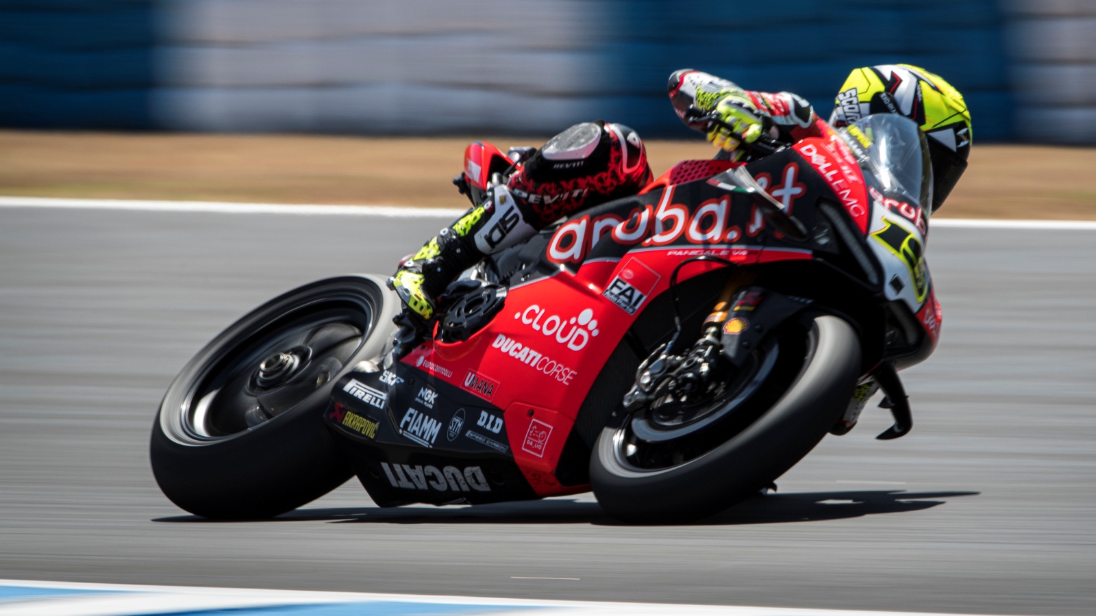 Jonathan Rea supera a Álvaro Bautista por 36 milésimas para llevarse la pole en Jerez