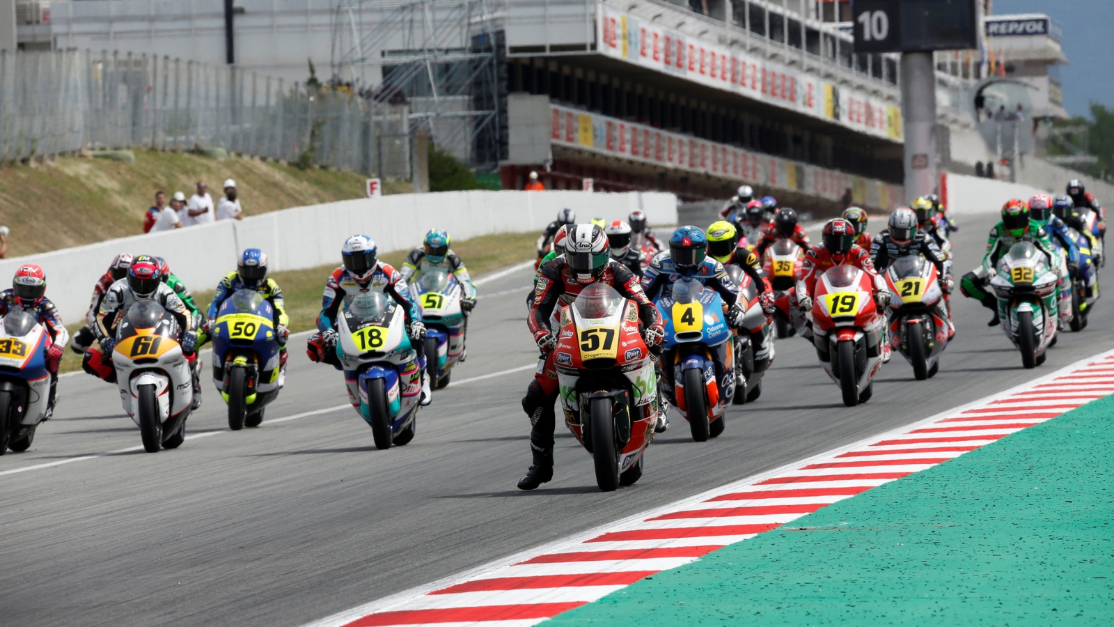 Edgar Pons arrasa con un doblete en Montmeló y es mucho más líder de Moto2