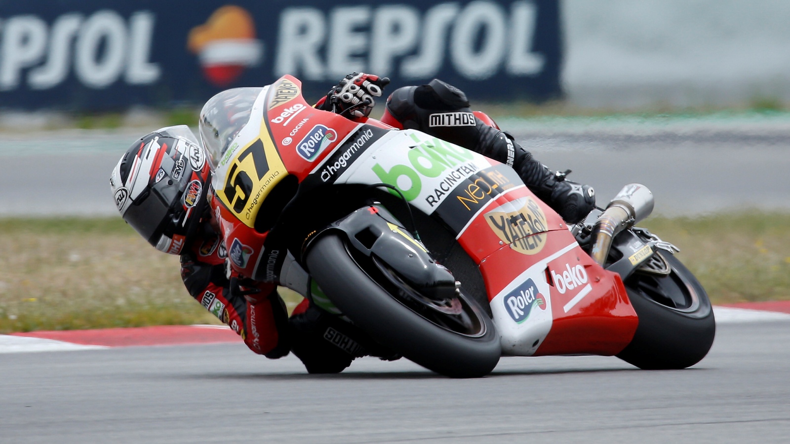 Edgar Pons arrasa con un doblete en Montmeló y es mucho más líder de Moto2