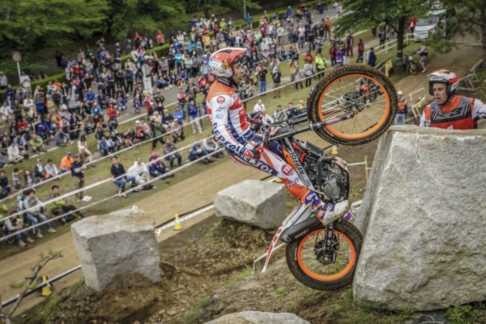 Impecable doble victoria de Toni Bou en el Mundial de Trial en Japón