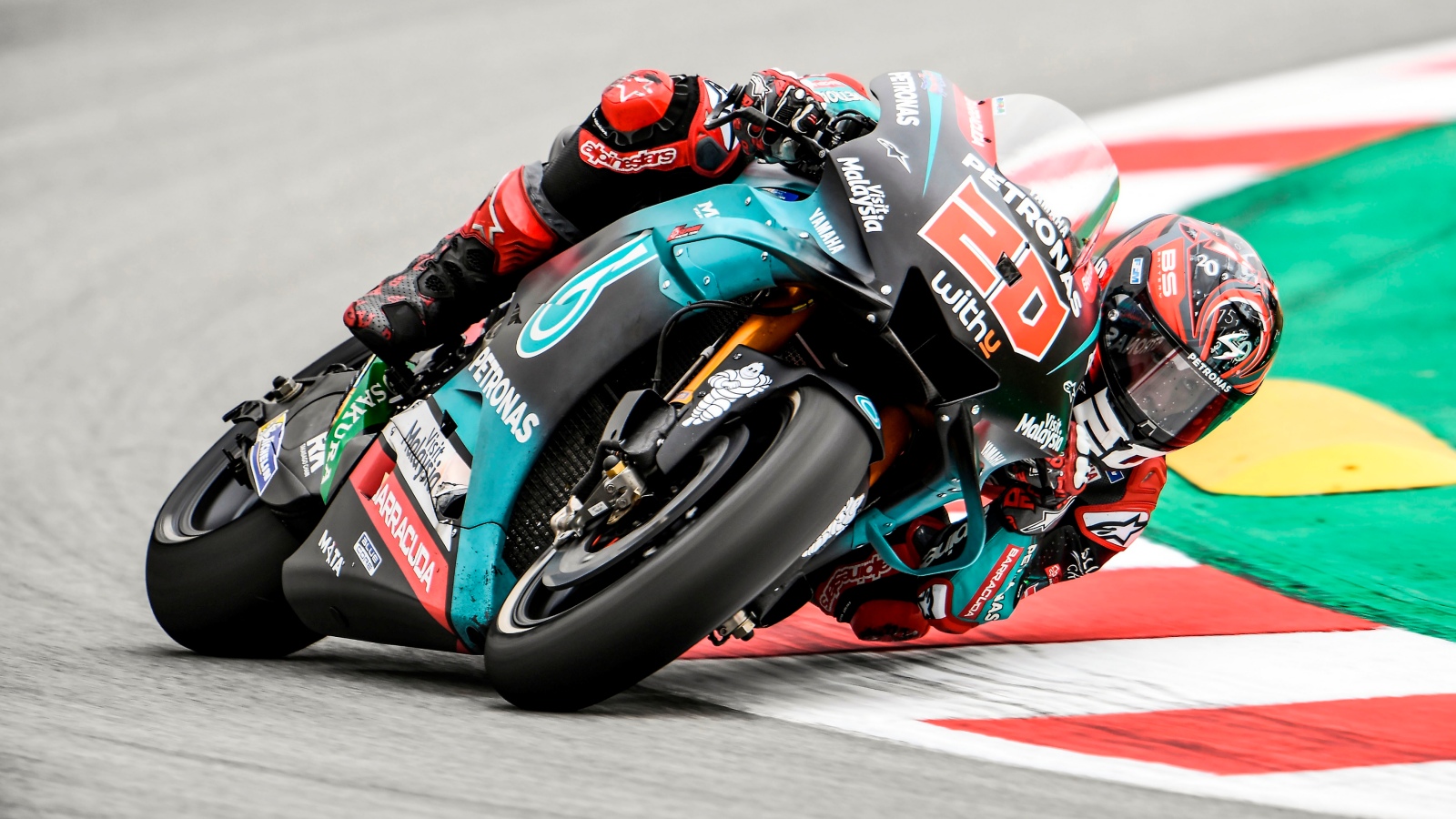 Marc Márquez gana en Montmeló una carrera condicionada por una caída cuádruple