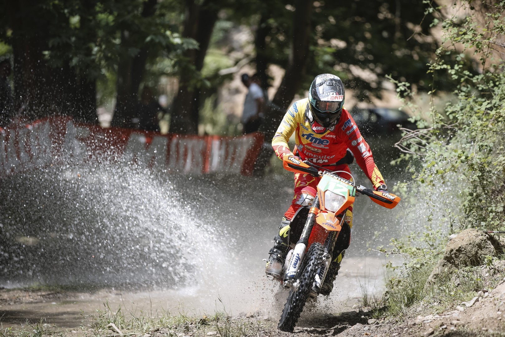 Nuevo triunfo de Enric Francisco en el Mundial de Enduro en Grecia