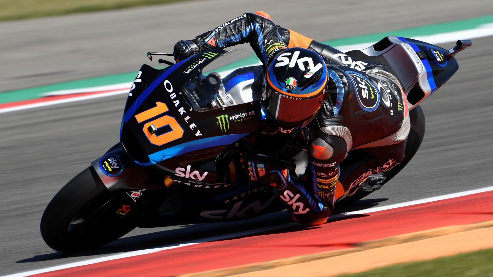 Augusto Fernández logra su primer triunfo mundialista ante Brad Binder en Assen