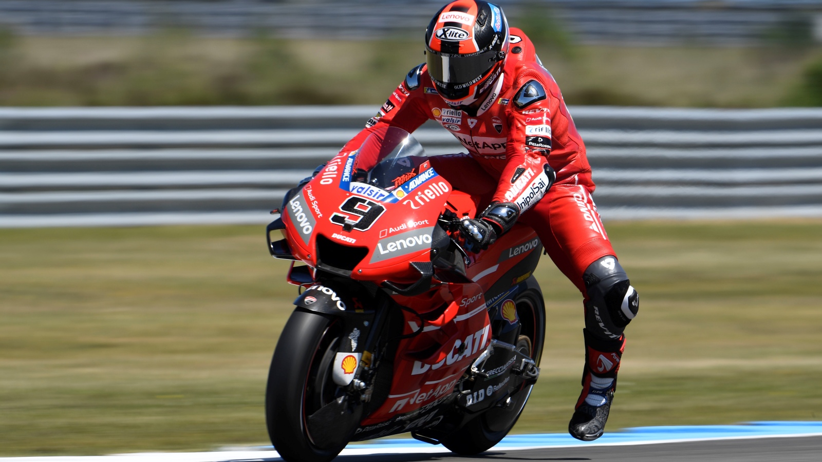 Maverick Viñales logra una victoria inapelable en Assen por delante de Marc Márquez