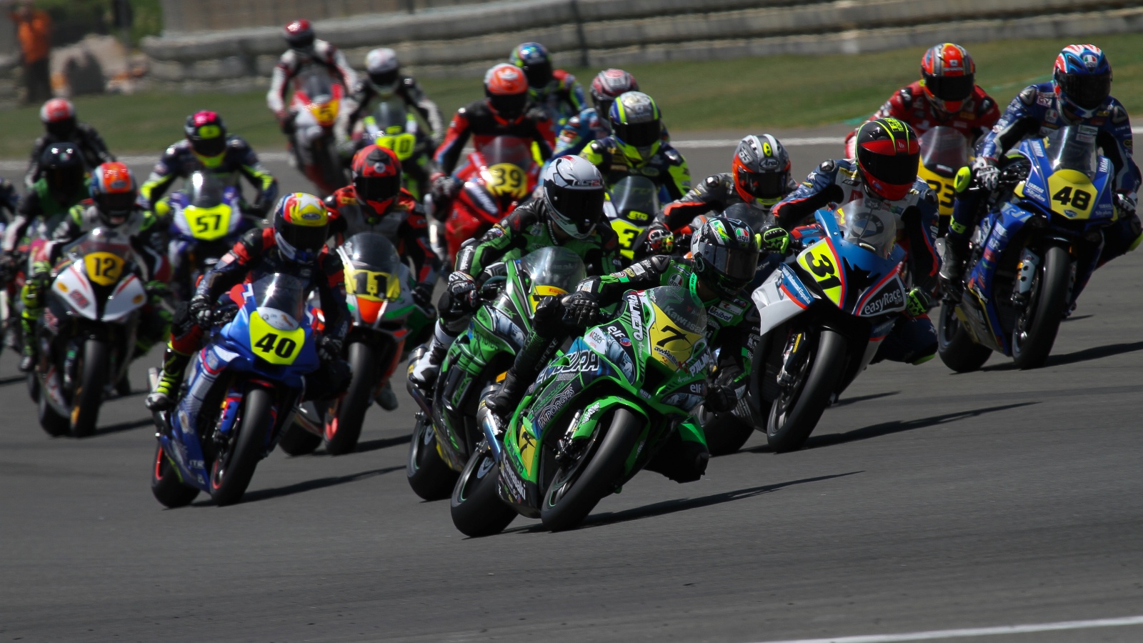 ESBK Valencia: Alex Medina vence en Superbike y Miquel Pons en Supersport
