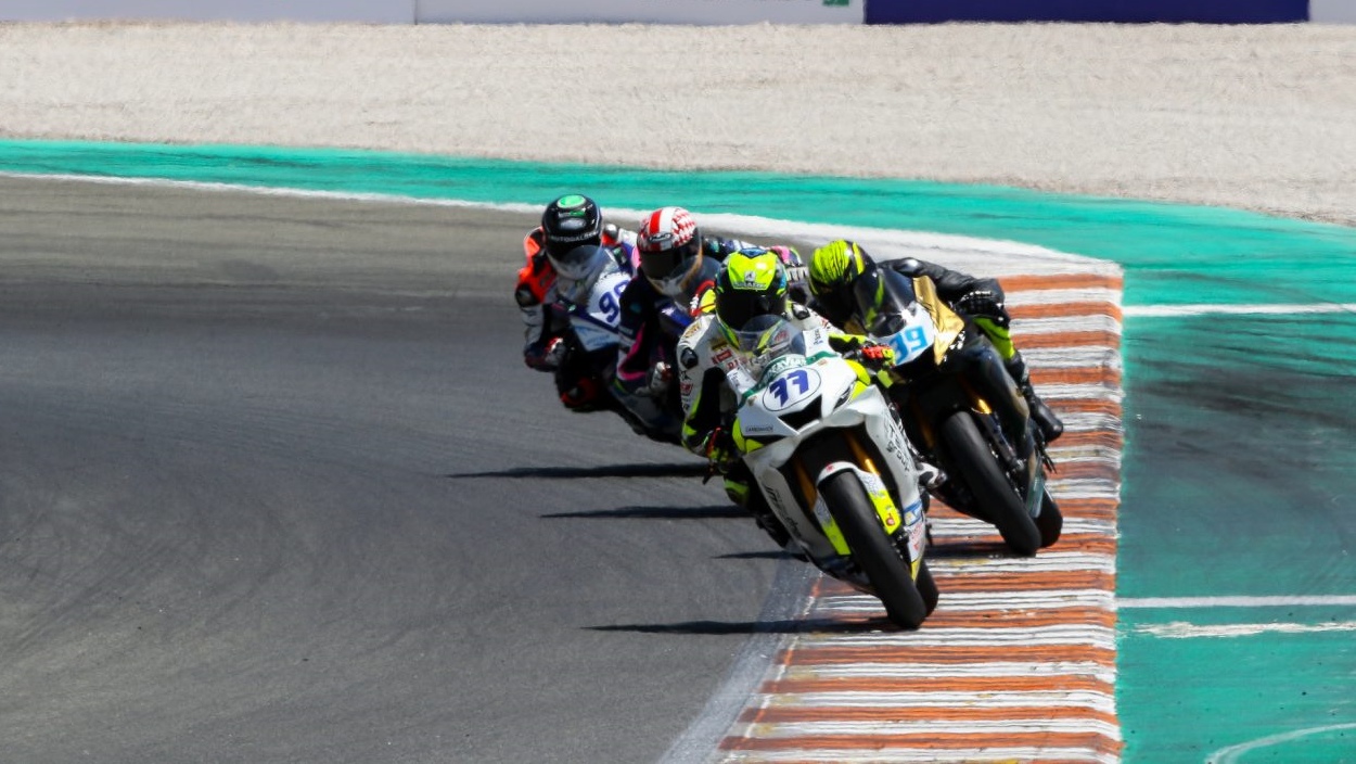 ESBK Valencia: Alex Medina vence en Superbike y Miquel Pons en Supersport